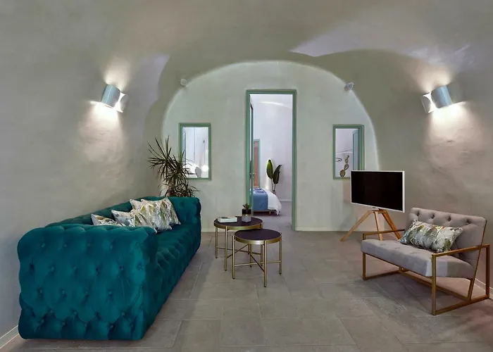 Gitsa Cliff Luxury Villa *